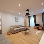 Spacieux Appartement Situe Au Coeur De Paris
